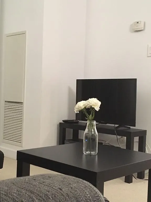 Lavish Suites - Luxury One Bedroom Condo- Cn Tower Toronto Apartment